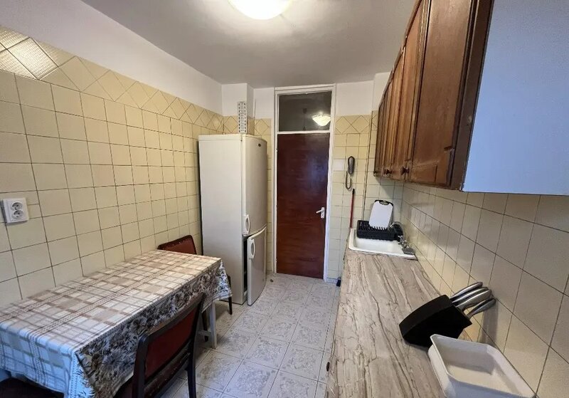 Lacul Tei, Teiul Doamnei 6 minute Parc Tei/Facultatea de Constructii