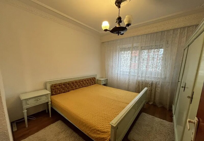 Lacul Tei, Teiul Doamnei 6 minute Parc Tei/Facultatea de Constructii