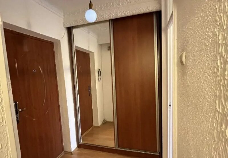 Lacul Tei, Teiul Doamnei 6 minute Parc Tei/Facultatea de Constructii