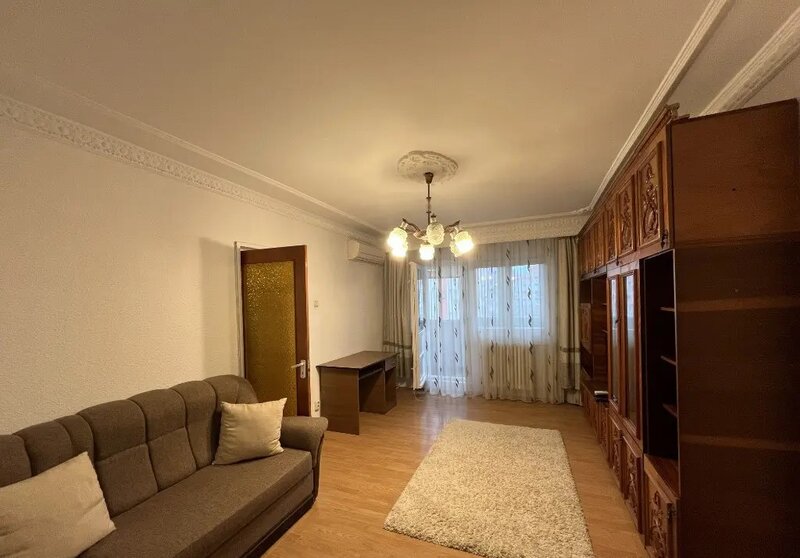 Lacul Tei, Teiul Doamnei 6 minute Parc Tei/Facultatea de Constructii