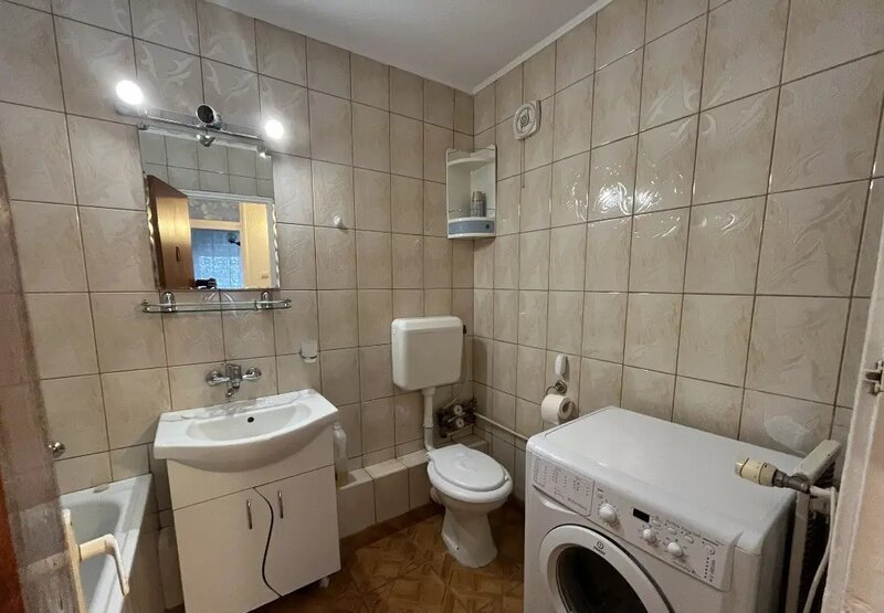 Lacul Tei, Teiul Doamnei 6 minute Parc Tei/Facultatea de Constructii