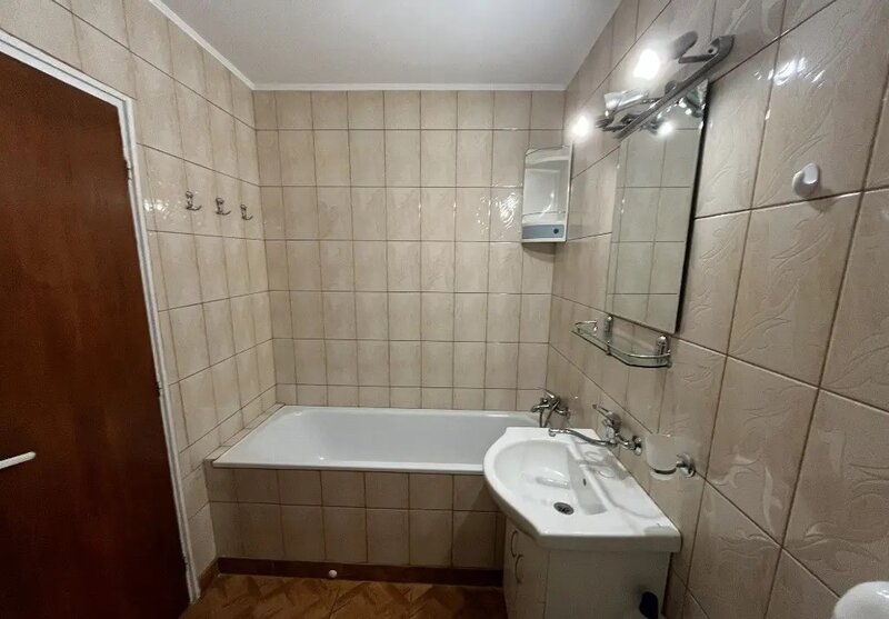 Lacul Tei, Teiul Doamnei 6 minute Parc Tei/Facultatea de Constructii